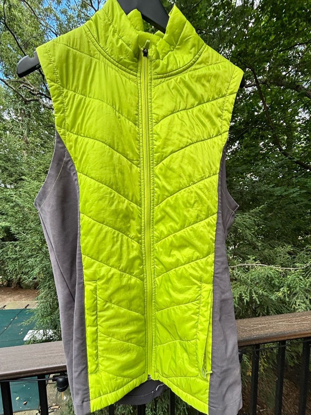 TCR Men's Running Vest Size M.  Pls note Flaw